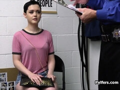 Blasen, Braunhaarige, Schwanz, Hardcore, Büro, Zierlich, Kurzes haar, Jungendliche (18+)