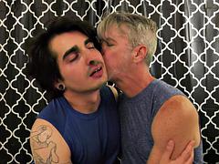 ゲイ, キス
