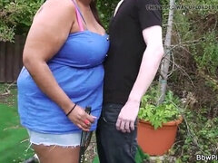 Busty chocolate plumper rides white dick