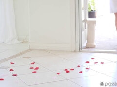 ブロンド, フェラチオ, イマラチオ, チン, ハメ撮り, ラフ, 剃毛, 喫煙