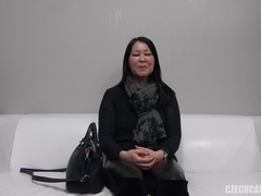 Asiatisch, Schwarz, Tschechisch, Milf, Natürlichen titten, Pissen, Vibrator