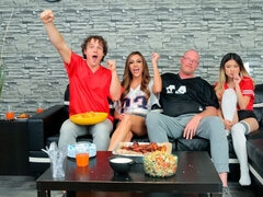 Asiatique, Cul, Sucer une bite, Queue, En levrette, Groupe, Orgie, Maigrichonne