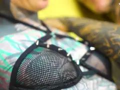 Anal, Gros seins, Gode, Gothique, Lesbienne, Léchez, Tatouage, Jouets