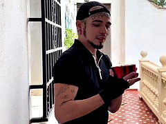 Anal, Grosse bite, Sucer une bite, Éjaculation interne, Tir de sperme, Fille latino, Muscle, Tatouage