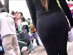 how about this big butt in tight pants