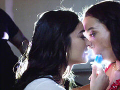 Grote lul, Zwart, Bruinharig, Sperma, 1 man 2 vrouwen, Ondergoed, Rijden, Trio