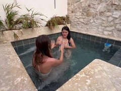 Amateur, Bikini, Casero, Latina, Amante, Orgasmo, Público, Bajo el agua
