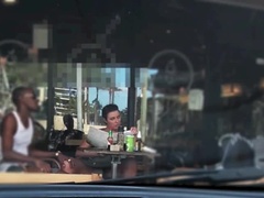 Grosse bite, Tromperie, Époux mari, Public, Chatte, Sous la jupe, Voyeur, Épouse