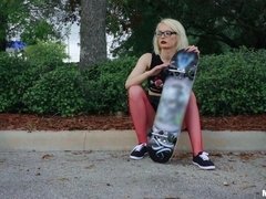 Cul, Grosse bite, Blonde, En levrette, Lunettes, Nylon, Jarretelles, Adolescente
