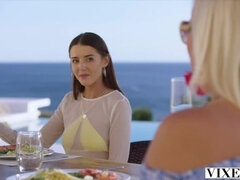 Blasen, Sperma im mund, Spermaladung, Hundestellung, Handjob, Lingerie, Im freien, Pool