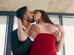 Anal, Cul, Gros seins, Sucer une bite, Tir de sperme, Talons, Embrassement, Branlette espagnole