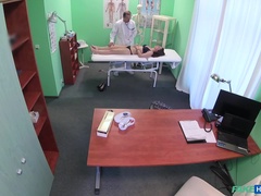 Sucer une bite, Médecin, En levrette, Léchez, Infirmière, Bureau, Pov, Voyeur