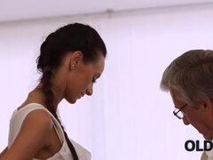 18 jahre, Blasen, Fingern, Grossvater, Hd, Masturbation, Reif, Büro