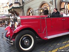 Blasen, Braunhaarige, Kehlenfick, Handjob, Reif, Milf, Realität, Stiefmutter