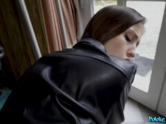 Enthousiasteling, Pijpbeurt, Sperma shot, Hondjeshouding, Leer, Buiten, Gezichtspunt, String