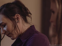 舐める尻, デカパイ, 茶髪の, 浮気者, ヒール, レズビアン, ピアス, オマンコ