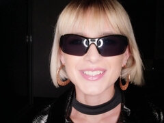 Jessie Saint serves two massive black schlongs at the same time