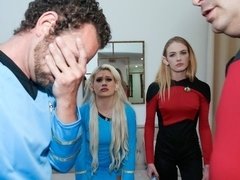 Kont, Blond, Pijpbeurt, Lul, Hondjeshouding, Handbeurt, Tatoeage, Tiener