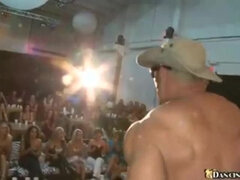 18 ans, Anal, Dansant, Mamie, Groupe, Lingerie, Se déshabiller, Adolescente