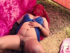 18 jaar, Tante, Sperma, Indisch, Moeder die ik wil neuken, Orgasme, Buiten, Klein