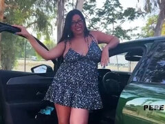 Grosse bite, Voiture, En levrette, Européenne, Fille latino, Mère que j'aimerais baiser, Public, Rugueux