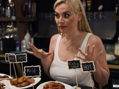 Enthousiasteling, Vingeren, Likken, Masturbatie, Kut duiken, Tatoeage, Tieten likken, Nat