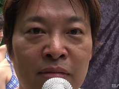 18 ans, Asiatique, Sucer une bite, Brunette brune, Concours, Tir de sperme, Groupe, De plein air
