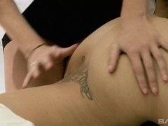 Blondine, Braunhaarige, Lesbisch, Masturbation, Piercing, Muschi, Tätowierung, Nass