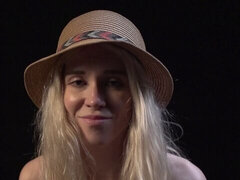 Hinter den kulissen, Grosser arsch, Blondine, Nackt, Natürlich, Natürlichen titten, Entkleiden, Jungendliche (18+)