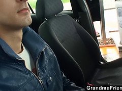 Old mature picked up and double fucked outside