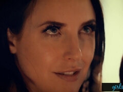 デカパイ, 巨乳な, 女, レズビアン, オナニー, 淫乱熟女, オーガズム, 剃毛