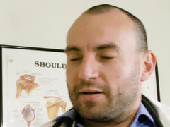 Blondine, Blasen, Spermaladung, Behaart, Piercing, Muschi, Tätowierung, Uniform