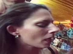 Leie, In den arsch, Grosser arsch, Blondine, Britisch, Geile alte tussi, Doppelpenetration, Milf