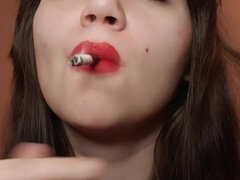 Amateur, Chambre à dormir, Brunette brune, Femme dominatrice, Fétiche, Pov, Fumer, Solo