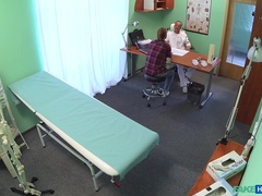 Amateur, Mamada, Penetracion con dedos, Enfermera, Oficina, Pelirrojo, Uniforme, Voyeur