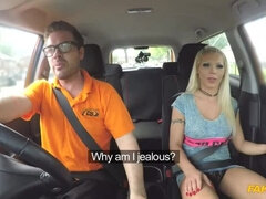 Blasen, Auto, Hundestellung, Aufs gesicht abspritzen, Handjob, Im freien, Pov, Arsch lecken