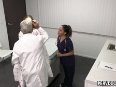 Médecin, Noir ébène, Doigter, Seins naturels, Bureau, Perverse, Chatte, Plan cul à trois