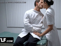 Gros cul, Médecin, Faciale, Énorme, Jarretelles, Tabou, Nénés, Uniforme