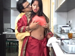 18, 美人, デカパイ, 茶髪の, 巨乳な, インド人, メイド, ティーン