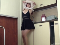 Enthousiasteling, Fetisj, Vingeren, Vriendin, Huisgemaakt, Keuken, Masturbatie, Alleen