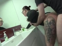 変態, フェラチオ, 茶髪の, カップル, 口内発射, 眼鏡, 熟年, ラフ