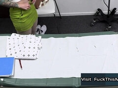 Leie, Tussi, Handjob, Milf, Mutti, Natürlichen titten, Büro, Titten