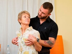 Blond, Pijpbeurt, Vingeren, Rijpe lesbienne, Moeder die ik wil neuken, Natuurlijke tieten, Penis, Kousen