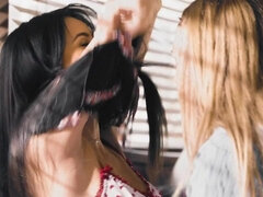ブロンド, 茶髪の, 指いじり, Hd, キス, レズビアン, ティーン, 三人