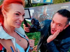 Blasen, Hundestellung, Handjob, Im freien, Rotschopf, Rasiert, Schüchtern, Titten
