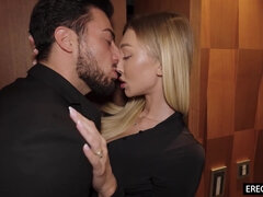 Tir de sperme, Queue, Orgasme, Petite femme, Rugueux, Criant, Adolescente, Nénés