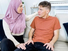 Cul, Gros cul, Grosse bite, Gros seins, Sucer une bite, En levrette, Poupée, Rasée