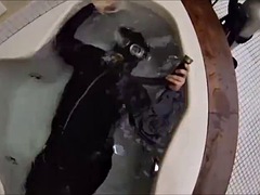 Under water in a gas mask