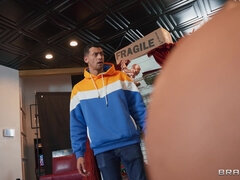 Grosser schwanz, Grosse titten, Vollbusig, Interrassisch, Mutti, Geld, Öffentlich, Muschi