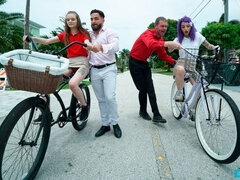 ブロンド, フェラチオ, バック, グループ, 手コキする, タトゥー, ティーン, オッパイの